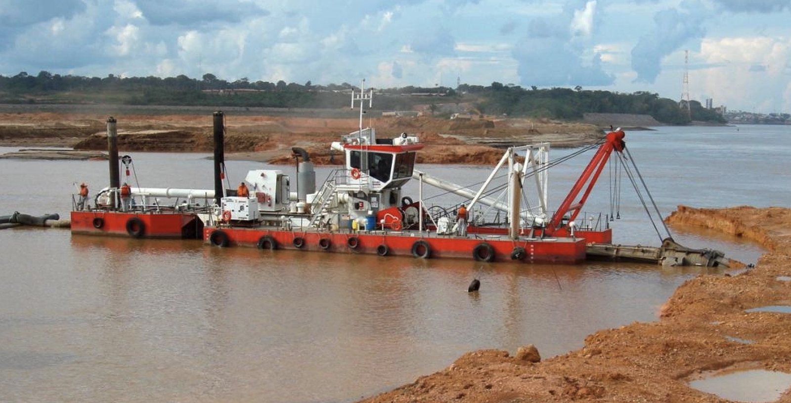 Cutter suction dredger (CSD) at work on a river dredging project
