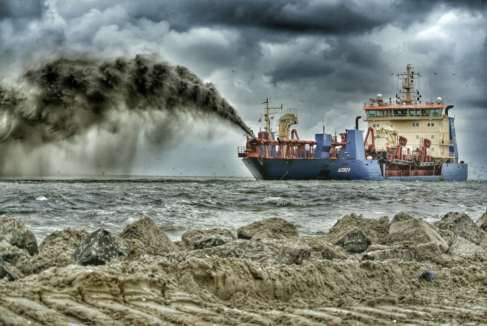 Trailing suction hopper dredger at sea